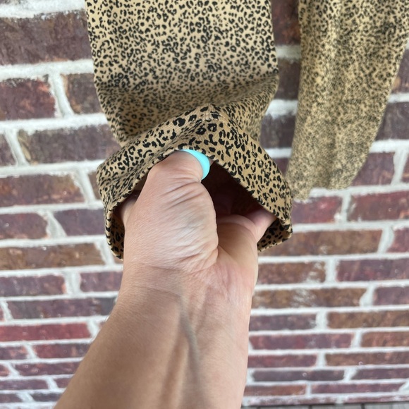 Ladies Old Navy Animal Print Elastic Waist Leggings Size Medium - Picture 4 of 7